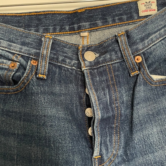 Distressed Wedgie Levi’s Jeans - Picture 3 of 7